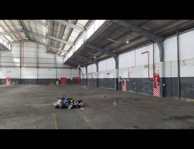 2,400M² WAREHOUSE TO LET IN EPPING INDUSTRIAL